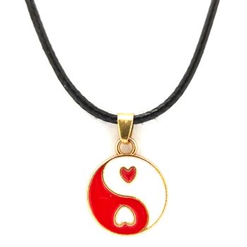 fehér-piros-jin-jang-medál-lánccal