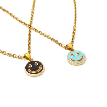 fekete-és-kék-smiley-medál-lánccal