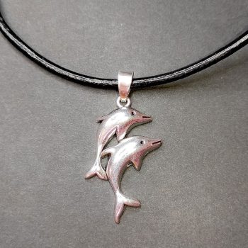 két-delfines-medál-nyaklánccal