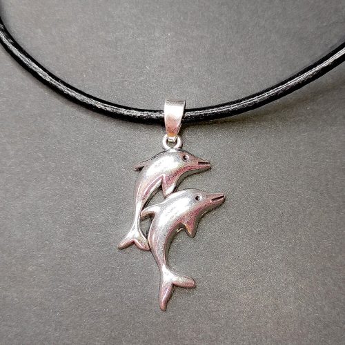 két-delfines-medál-nyaklánccal