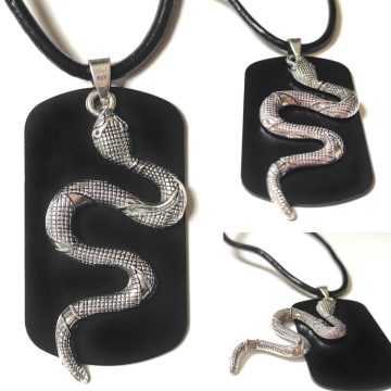 Fekete-dögcédula-ezüst-szín-kígyóval-duplamedál-bőr-láncon