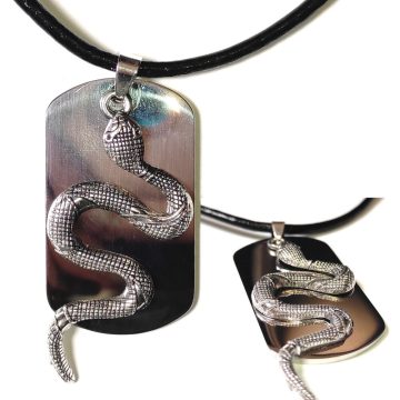 Tüköracél-dögcédula-ezüst-színű-óriáskígyóval-bőr-láncon