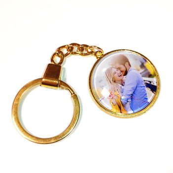 Üveglencsés-kulcstartó-a-te-fotóddal-lánccal-arany-színben